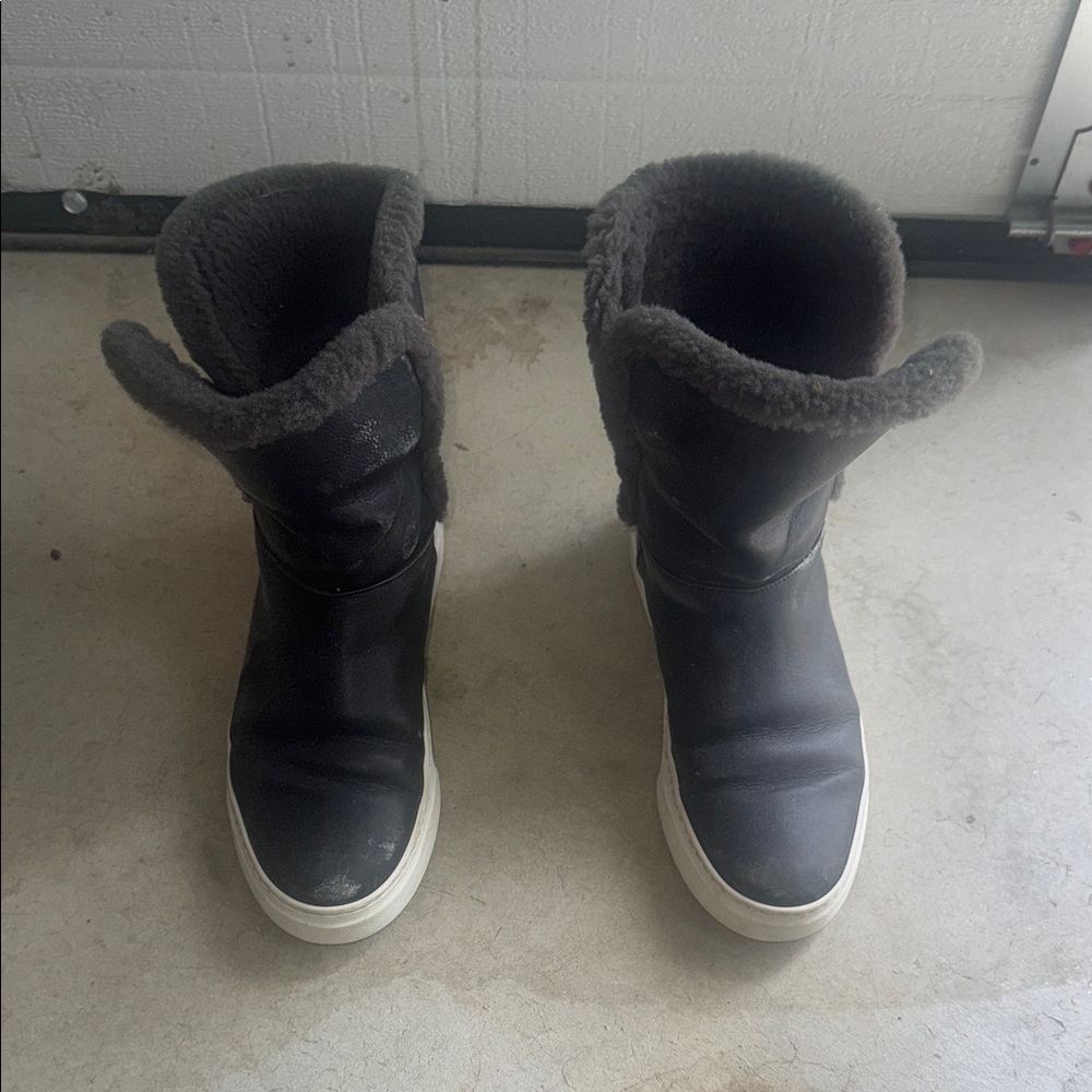 Mgemi Women’s Sherpa-Lined Ankle Booties